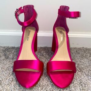 Hot pink satin Gianni Bini 4 inch heels